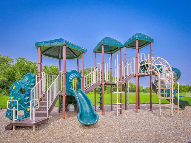10430 Pine Ridge Road, Edmond, OK 73025