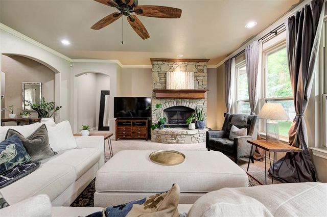 10430 Pine Ridge Road, Edmond, OK 73025