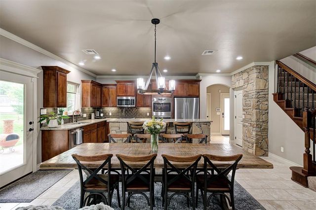 10430 Pine Ridge Road, Edmond, OK 73025