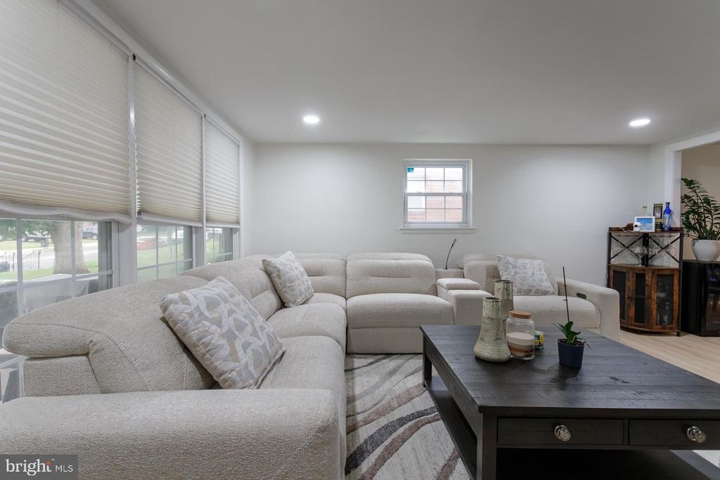 9331 LANSFORD ST, PHILADELPHIA, PA 19114 — photo 5