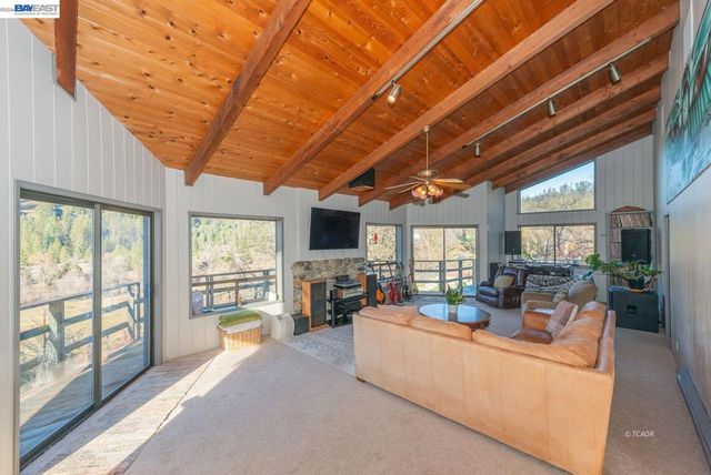 1476 1476 Poker Bar Rd, Douglas City, CA 96024