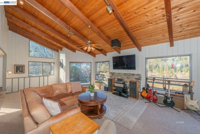 1476 1476 Poker Bar Rd, Douglas City, CA 96024