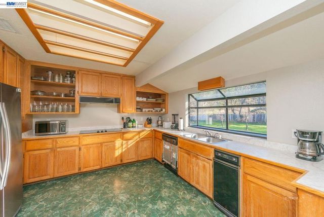 1476 1476 Poker Bar Rd, Douglas City, CA 96024