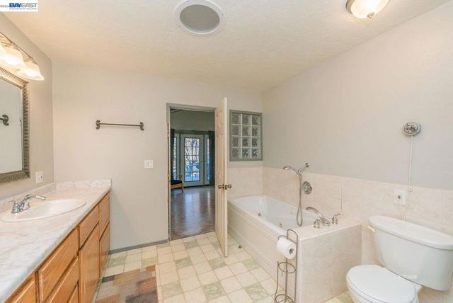 1476 1476 Poker Bar Rd, Douglas City, CA 96024