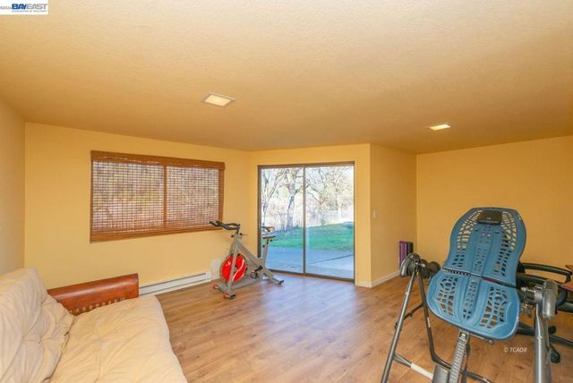 1476 1476 Poker Bar Rd, Douglas City, CA 96024