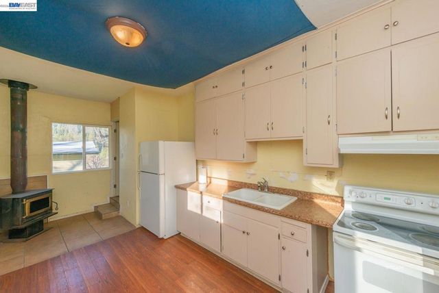 1476 1476 Poker Bar Rd, Douglas City, CA 96024