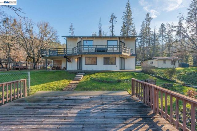 1476 1476 Poker Bar Rd, Douglas City, CA 96024