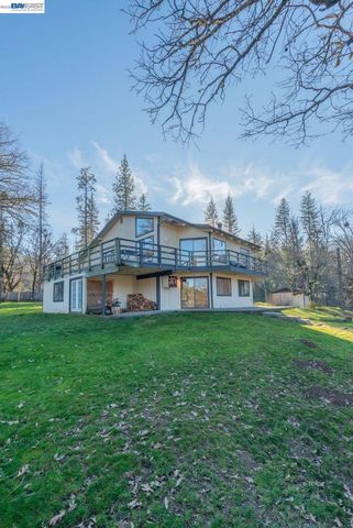 1476 1476 Poker Bar Rd, Douglas City, CA 96024