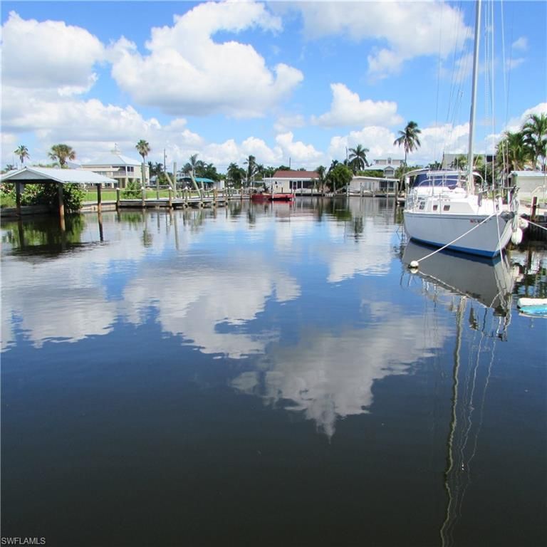 3596 Emerald AVE, ST. JAMES CITY, FL 33956 — photo 2