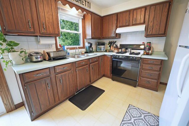 2915 BROOKVIEW COURT, Green Bay, WI 54313