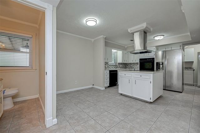 8515 Twelve Oaks Drive, Texas City, TX 77591