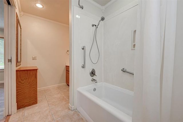 8515 Twelve Oaks Drive, Texas City, TX 77591