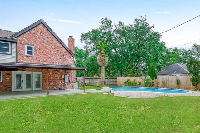 8515 Twelve Oaks Drive, Texas City, TX 77591