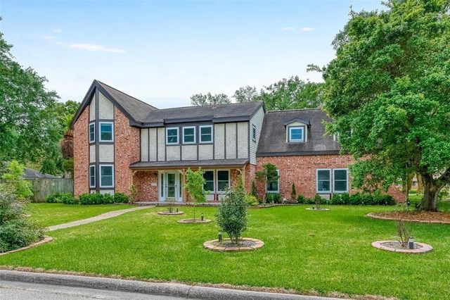 8515 Twelve Oaks Drive, Texas City, TX 77591