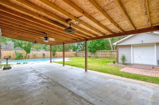 8515 Twelve Oaks Drive, Texas City, TX 77591