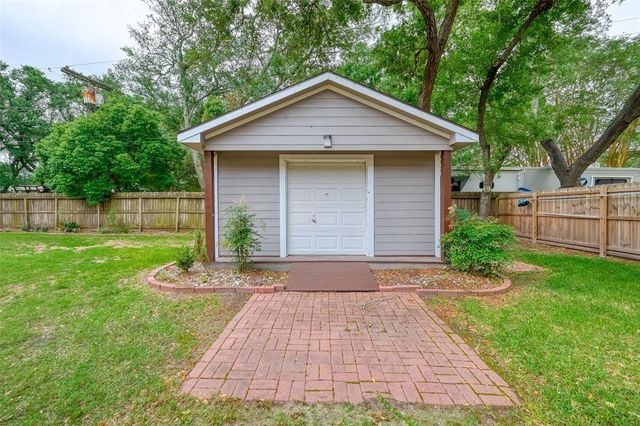 8515 Twelve Oaks Drive, Texas City, TX 77591