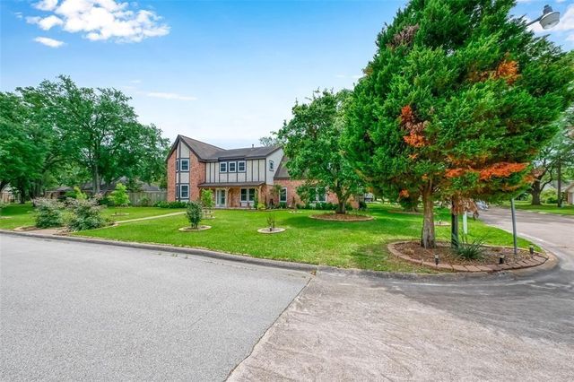 8515 Twelve Oaks Drive, Texas City, TX 77591