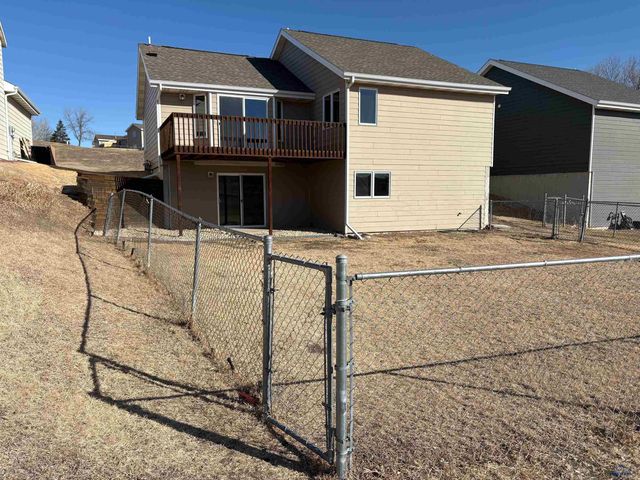 1107 FIELD VIEW DR, Rapid City, SD 57701
