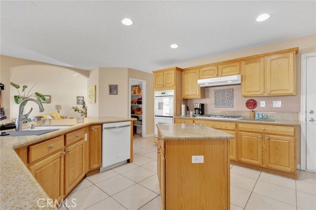 24040 Cuyama, Apple Valley, CA 92307