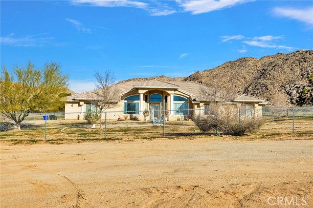 24040 Cuyama, Apple Valley, CA 92307