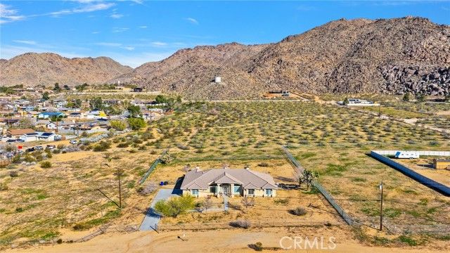 24040 Cuyama, Apple Valley, CA 92307