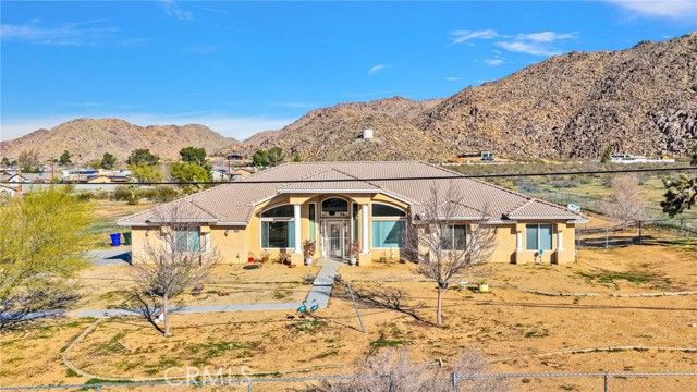 24040 Cuyama, Apple Valley, CA 92307
