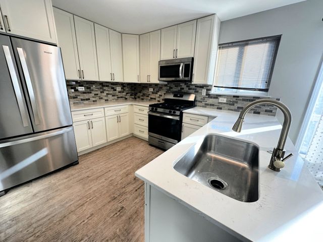 924 Clover Lane 1, Pingree Grove, IL 60140