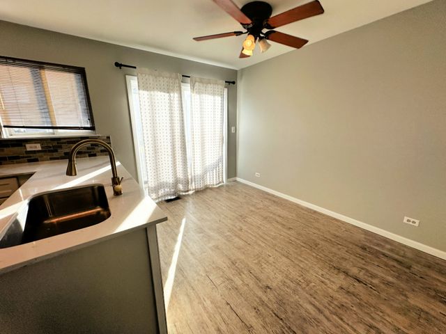 924 Clover Lane 1, Pingree Grove, IL 60140