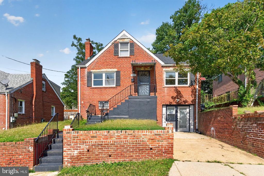 1807 NOVA AVE, Capitol Heights, MD 20743