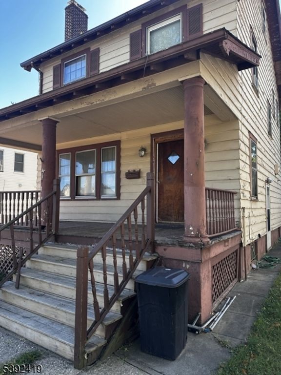 7 Whitman Ave, East Orange City, NJ 07017