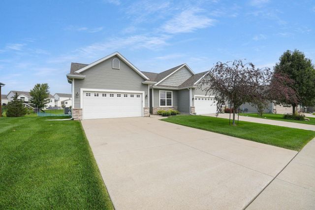 2607 Feather Run Trail, Cedar Falls, IA 50613
