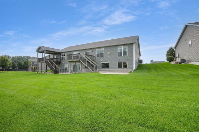 2607 Feather Run Trail, Cedar Falls, IA 50613