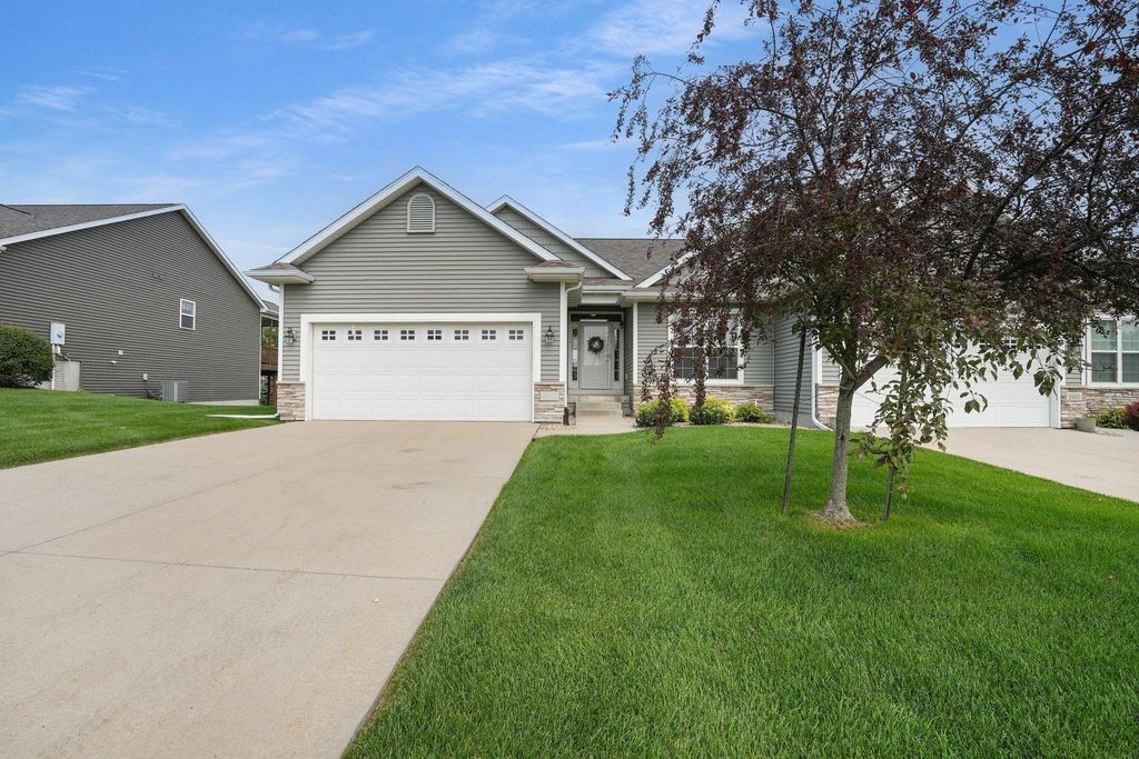 2607 Feather Run Trail, Cedar Falls, IA 50613
