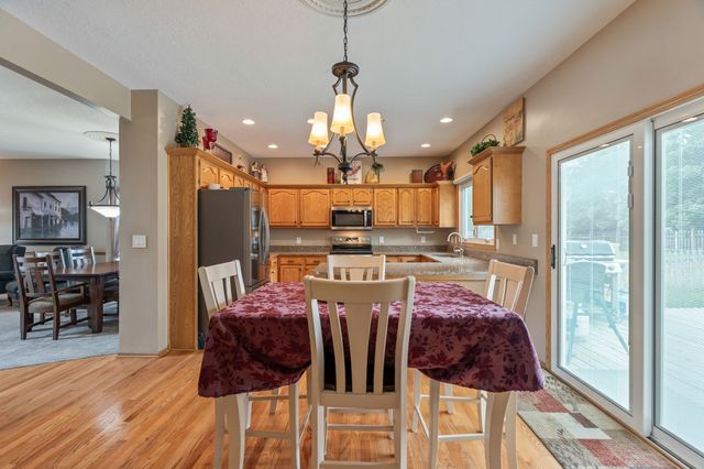 144 56th Street, West Des Moines, IA 50266