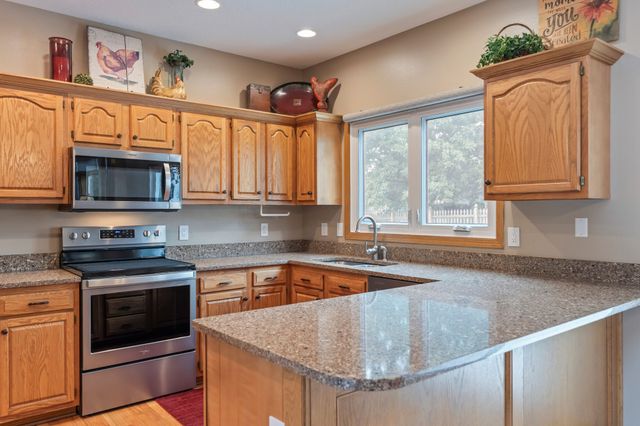 144 56th Street, West Des Moines, IA 50266