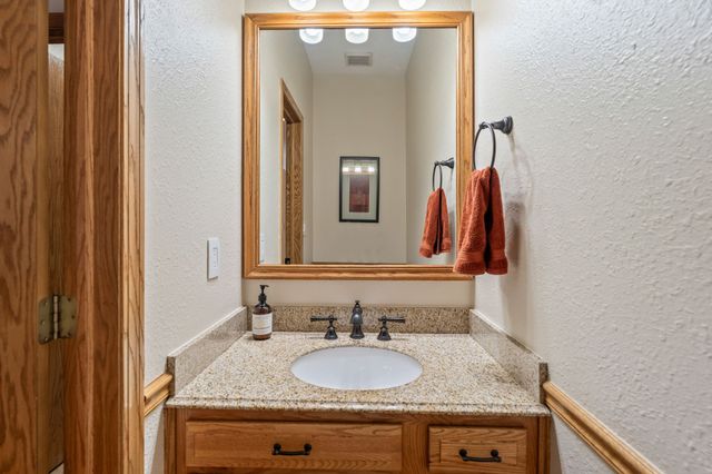 144 56th Street, West Des Moines, IA 50266