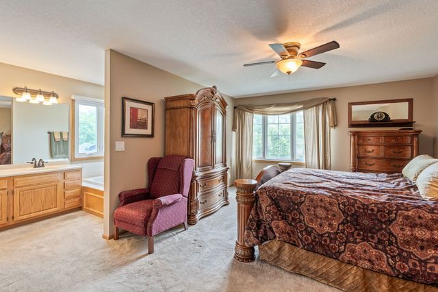 144 56th Street, West Des Moines, IA 50266