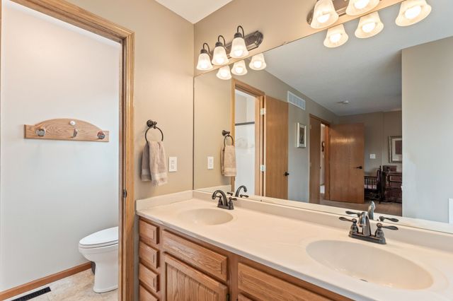 144 56th Street, West Des Moines, IA 50266