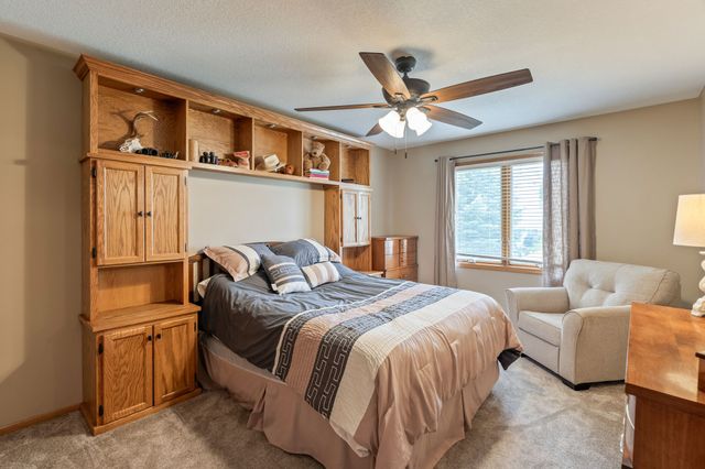 144 56th Street, West Des Moines, IA 50266