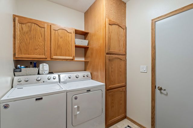 144 56th Street, West Des Moines, IA 50266