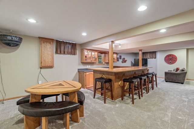 144 56th Street, West Des Moines, IA 50266