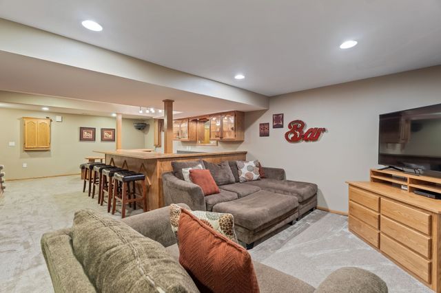 144 56th Street, West Des Moines, IA 50266