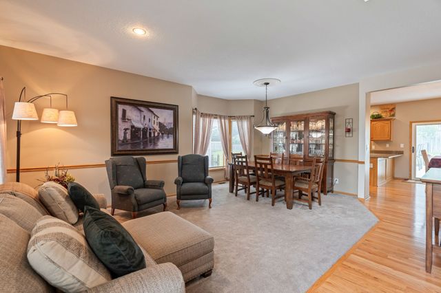 144 56th Street, West Des Moines, IA 50266