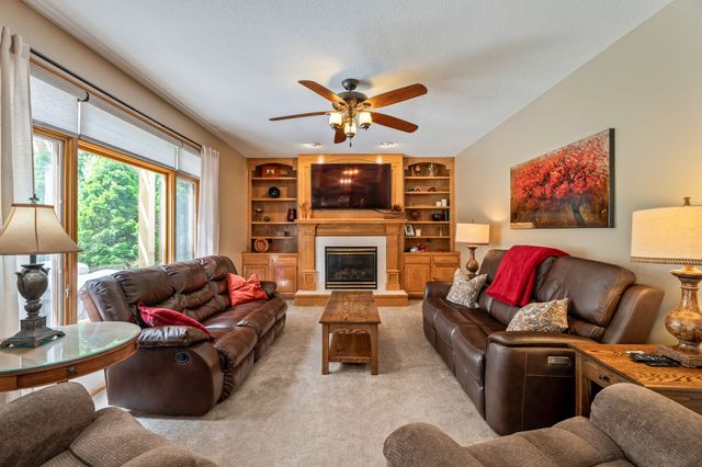 144 56th Street, West Des Moines, IA 50266