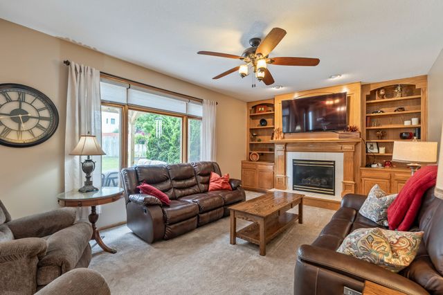 144 56th Street, West Des Moines, IA 50266