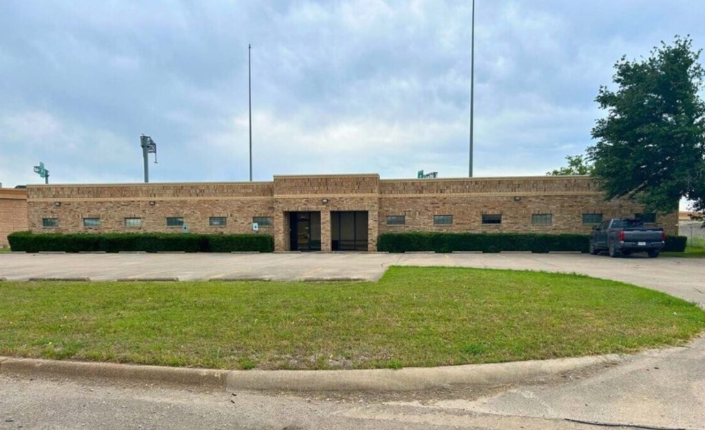 2462 E Long Avenue, Fort Worth, TX 76106 — photo 2