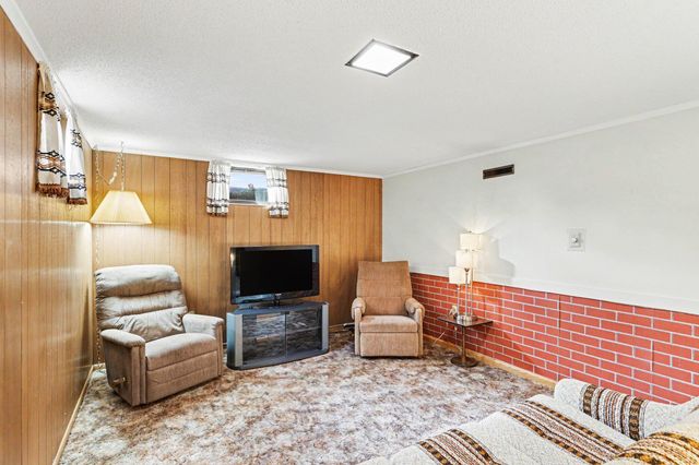 219 104th Lane NW, Coon Rapids, MN 55448