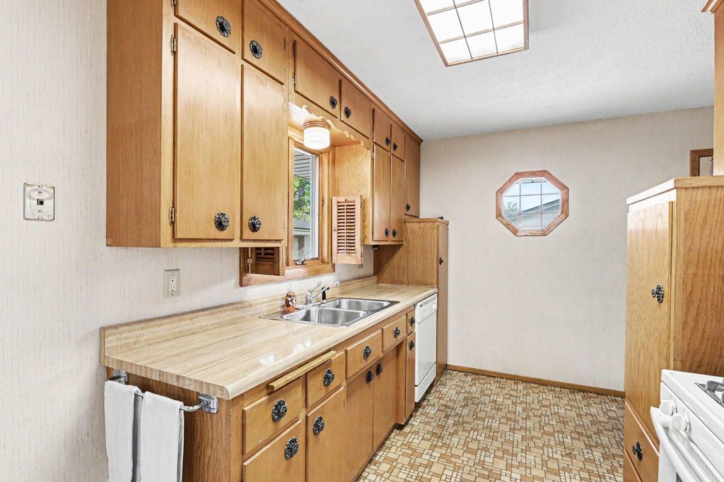 219 104th Lane NW, Coon Rapids, MN 55448 — photo 3
