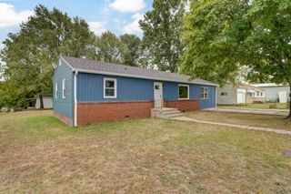 300 S Vine Street, Mt Vernon, MO 65712