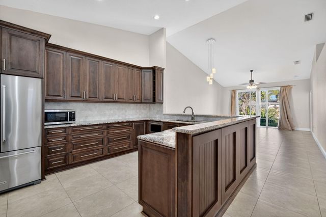 2620 E Aragon Boulevard 3, Sunrise, FL 33313